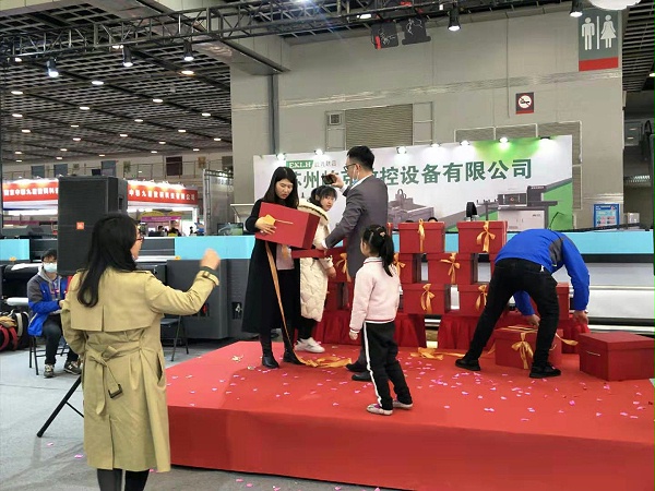 3.2米uv卷板一体打印机签单